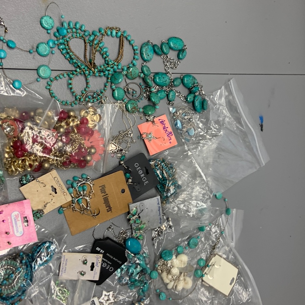 Miscellaneous jewelry.              2